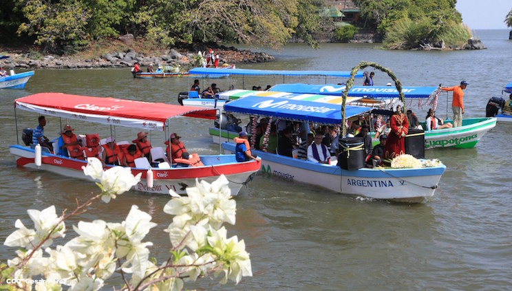 Realizan tradicional Viacrucis Acu&aacute;tico en Lago Cocibolca